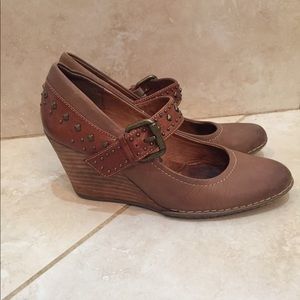 Sofft studded wedges